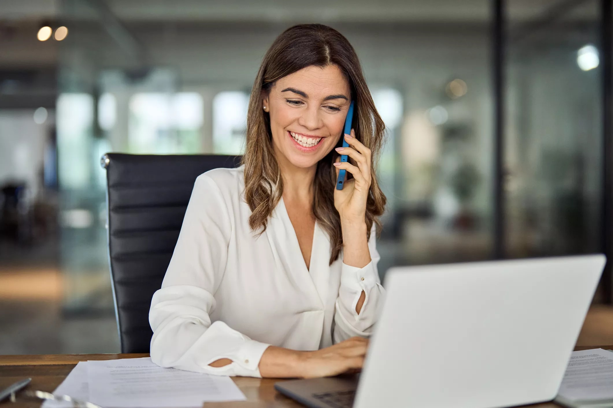 18062026_business-woman-on-phone.jpg